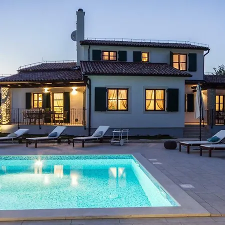 With Private Pool Quiet Location Вилла *
