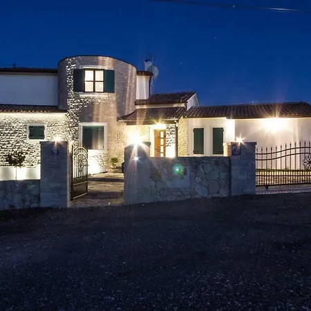 With Private Pool Quiet Location *