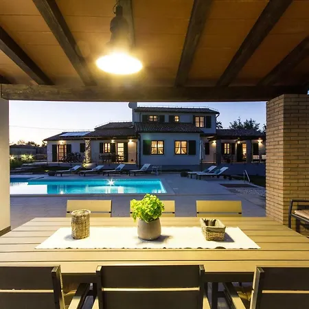 With Private Pool Quiet Location Вилла *