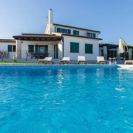 With Private Pool Quiet Location Вилла *