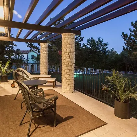 With Private Pool Quiet Location * Hrboki