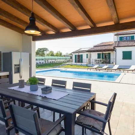 With Private Pool Quiet Location Hrboki