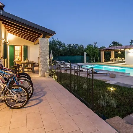 With Private Pool Quiet Location Вилла Hrboki