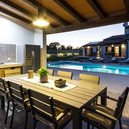 With Private Pool Quiet Location *