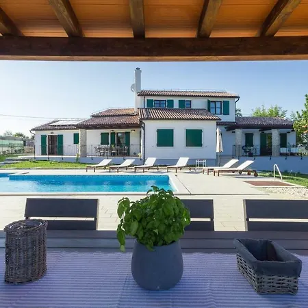 With Private Pool Quiet Location Hrboki