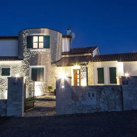 With Private Pool Quiet Location *