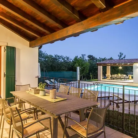 With Private Pool Quiet Location *